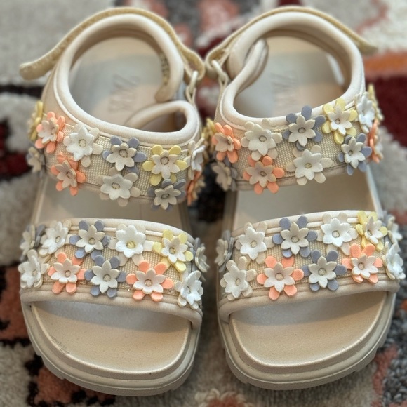Zara Kids Flower Sandals - Picture 1 of 4